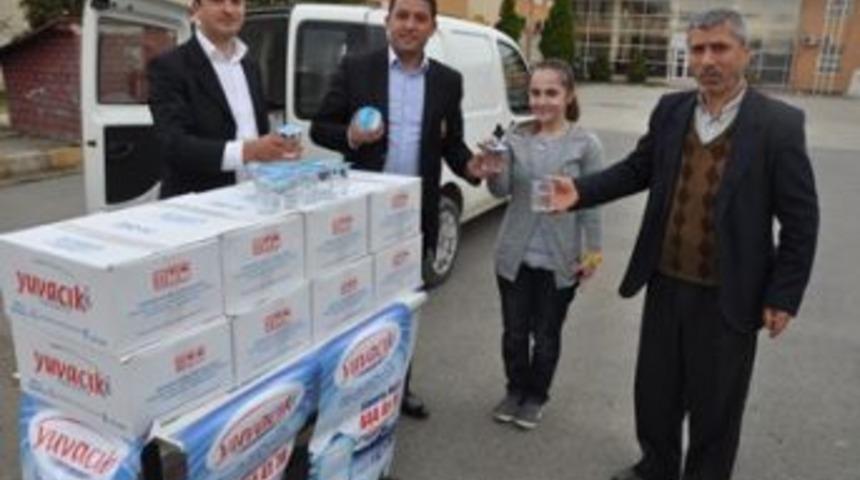 50 bin bardak su dağıttı