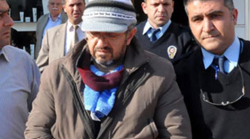 Babasının boğazını kesti