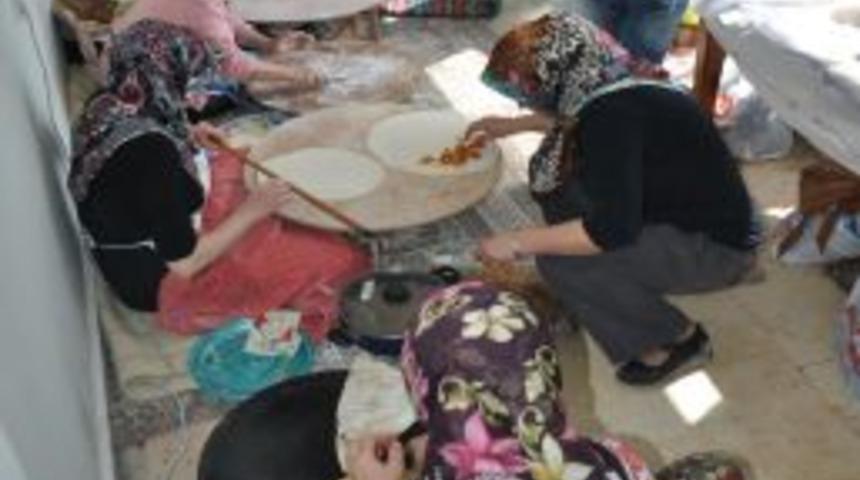 Okul ihtiya&ccedil;ları i&ccedil;in kermes d&uuml;zenlediler