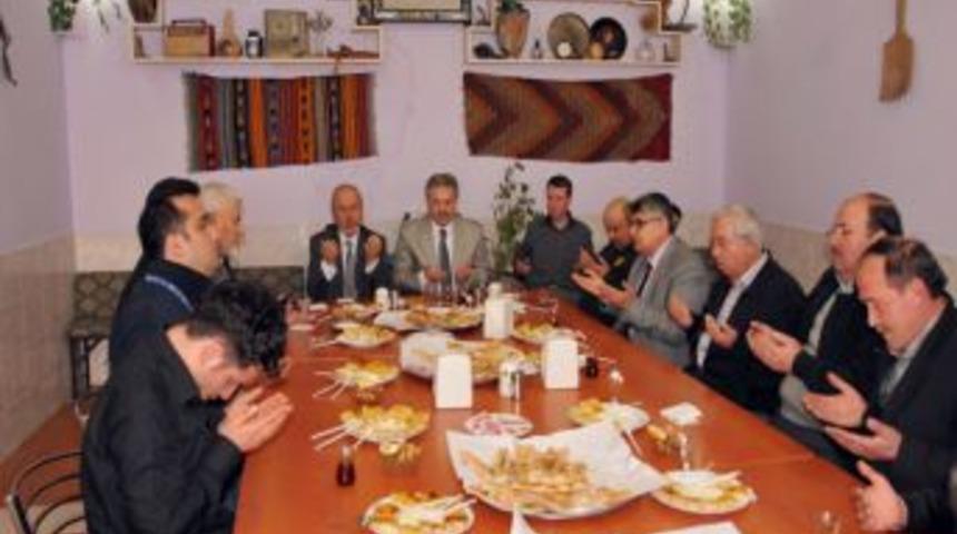 Vali Kahraman esnafla kahvaltı yaptı