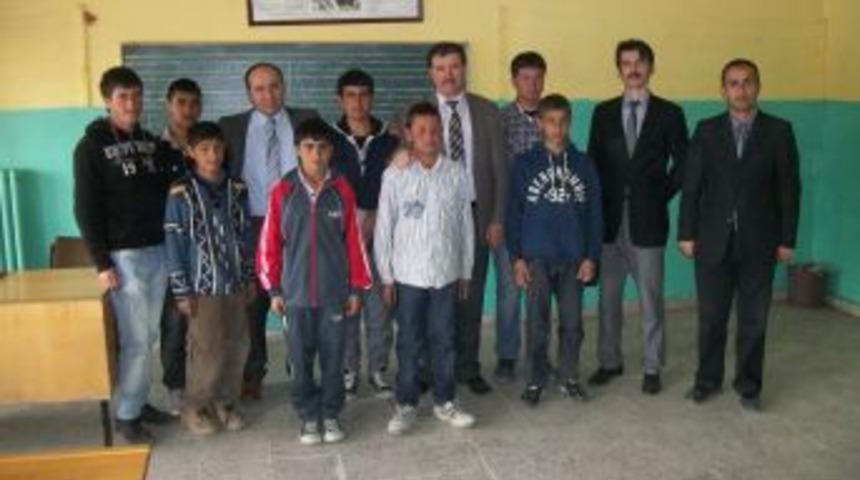 Erzincan'da &lsquo;Eğitim İ&ccedil;in Halen Ge&ccedil; Değil Projesi' devam ediyor