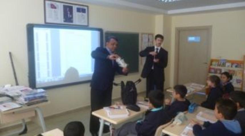 Yıldırımhanlı &ouml;ğrenciler origami g&ouml;sterisini ilgiyle izledi