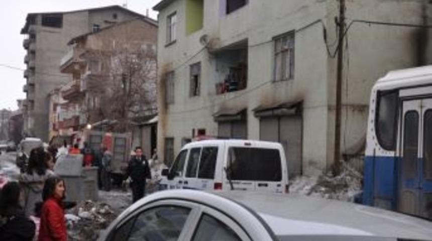 105 yaşındaki kadını yanmaktan komşuları kurtardı