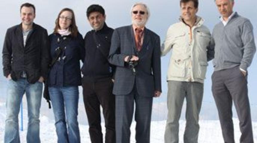 Alman gazeteciler zirveye tırmandı