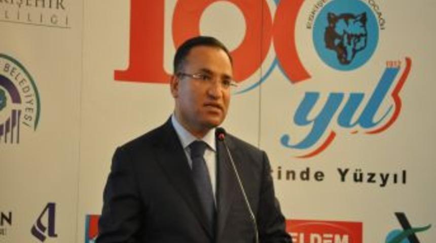 Bekir Bozdağ: Yeni yasa ile T&uuml;rk d&uuml;nyasıyla din k&ouml;pr&uuml;s&uuml; g&uuml;&ccedil;lenecek