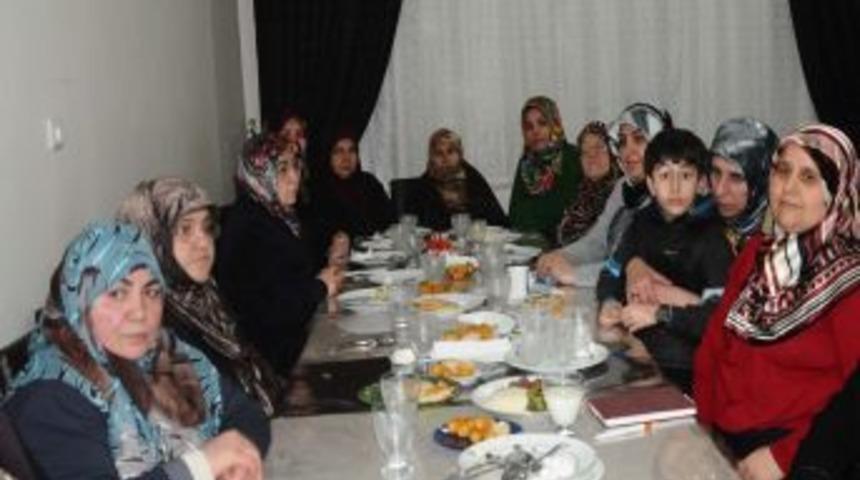 G&uuml;l-Der Şehit aileleriyle bir araya geldi