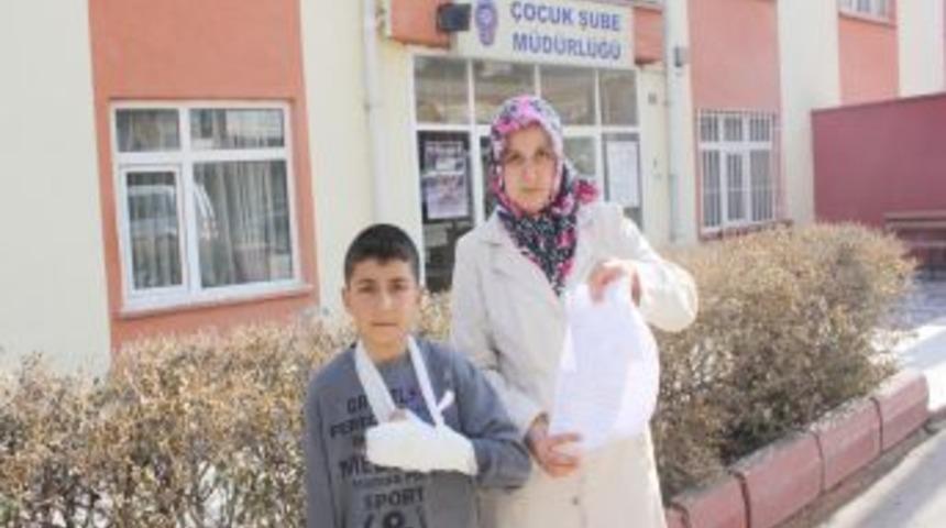 &Uuml;cretli &ouml;ğretmen &ouml;ğrencisini darp etti