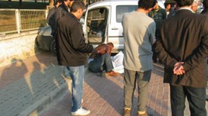 Direksiyon başında kalp krizi ge&ccedil;irip &ouml;ld&uuml;, oğlu g&ouml;zyaşlarına boğuldu