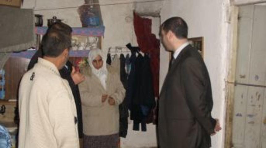 Mazıdağı Kaymakamı &Ccedil;elik, ihtiya&ccedil; sahibi aileleri ziyaret etti