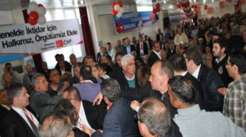 Kuşadası CHP'de olaylı kongre