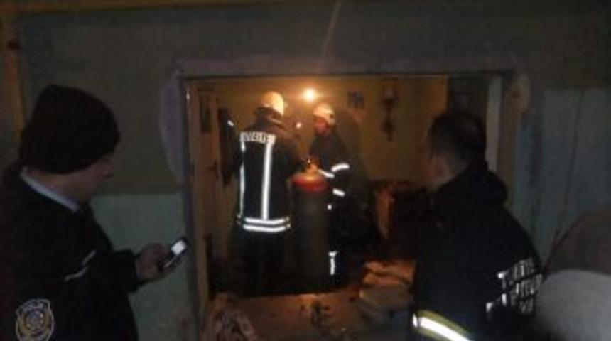 Evdeki Sanayi Tipi T&uuml;p Patladı: 1 Yaralı