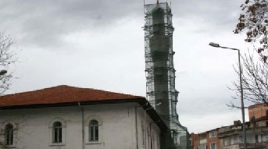 Tarihi cami kül oldu