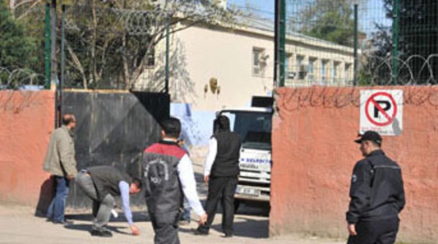 Polise kurşun yağdırdı