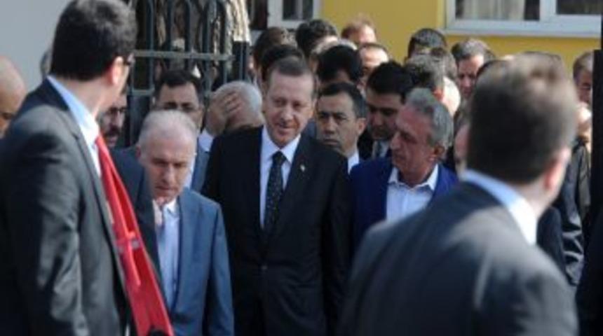 Erdoğan, Cuma namazını Abdullah Ağa Camii'nde kıldı