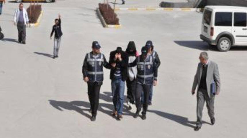 Kendi &uuml;rettikleri bandrollerle vatandaşa sahte ila&ccedil; sattılar