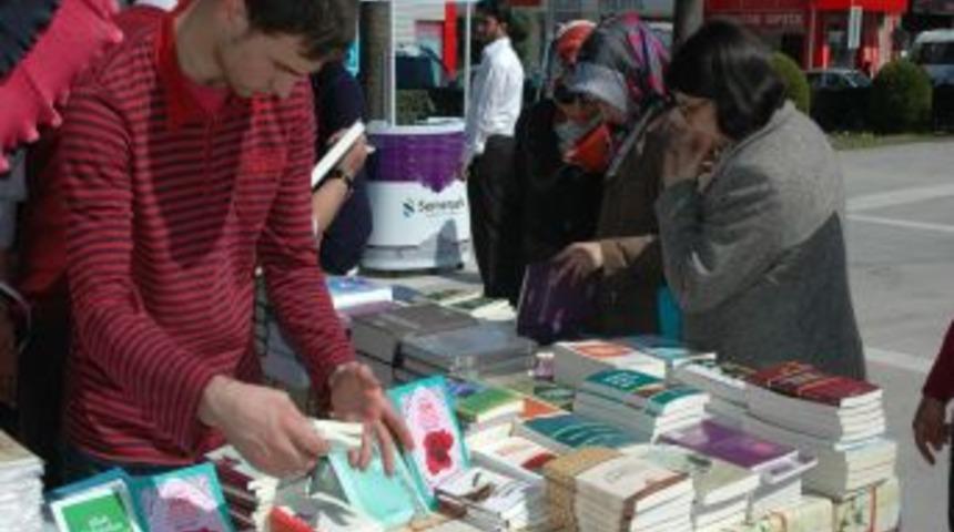 Semerkand fakir &ouml;ğrenciler yararına kermes a&ccedil;tı