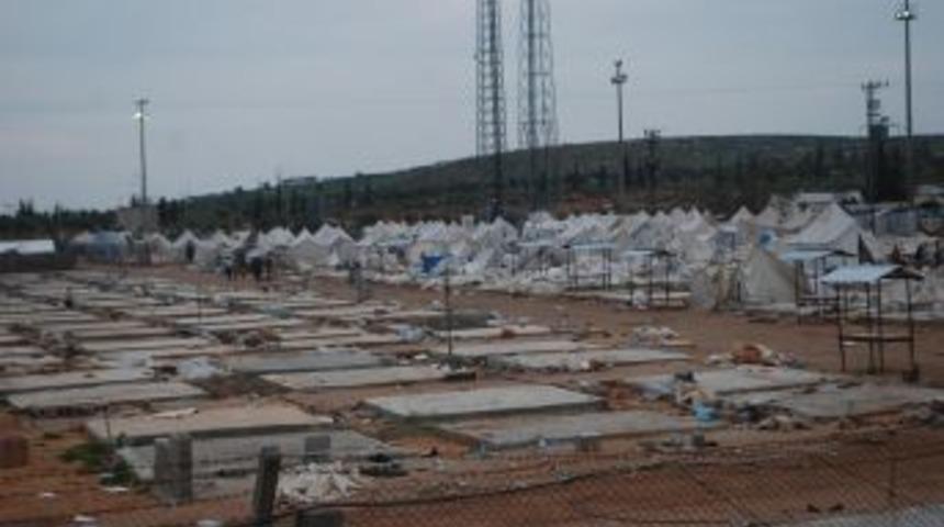 Suriyeliler: Fazlasıyla battaniyemiz de var yemeğimiz de