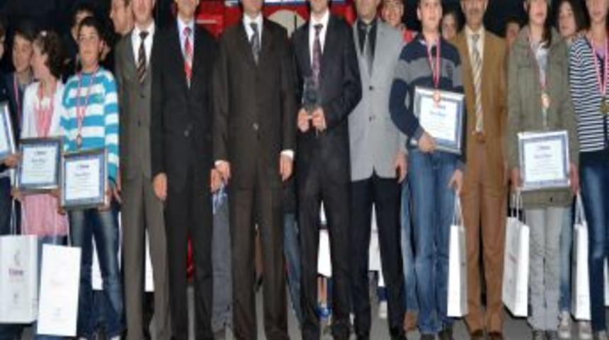 Maketlerle &Ccedil;anakkale'yi anlattılar, &ouml;d&uuml;lleri kaptılar