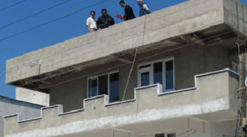 Akıma kapılan iş&ccedil;i &ouml;ld&uuml;