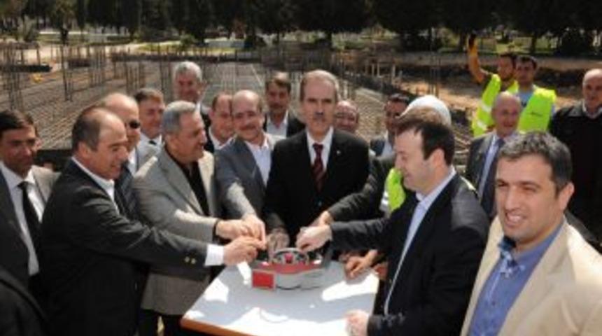 Hayırsever, mezarlığa cami yaptırıyor