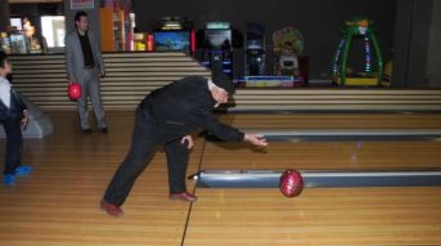 Dedeler ve ninelerin bowling heyecanı