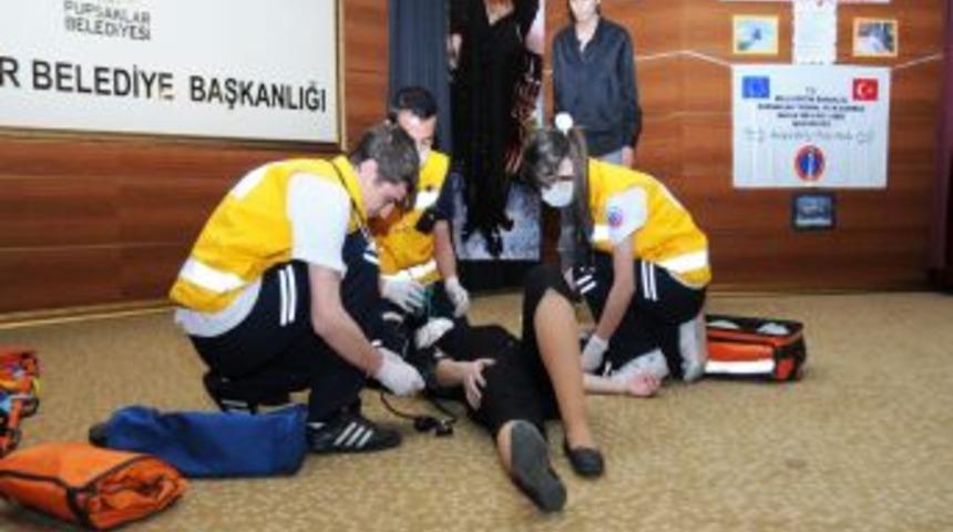 Liseli tıp teknisyenlerin tatbikatı tam not aldı