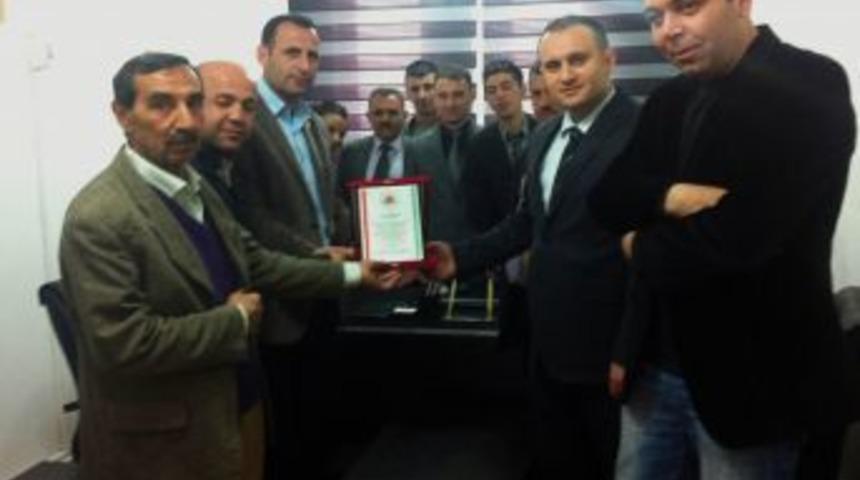 Darge&ccedil;it Devlet Hastanesi M&uuml;d&uuml;r&uuml; G&uuml;n'e, yılın idarecisi &ouml;d&uuml;l&uuml;
