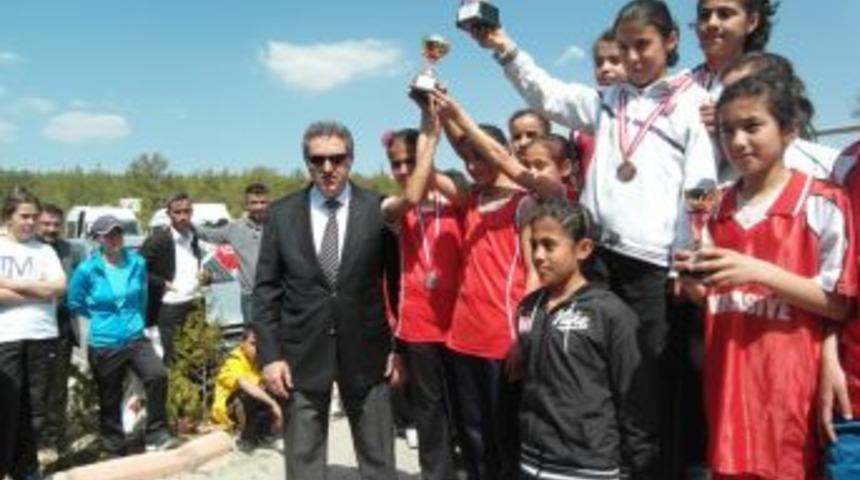 Batmanlı atletler Gaziantep&rsquo;te kupaları topladı