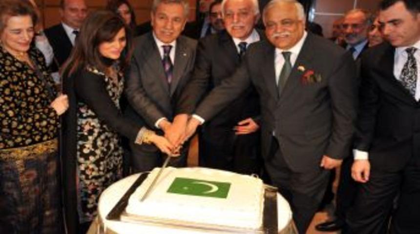 Arın&ccedil;: 'Cive cive Pakistan'ı b&uuml;t&uuml;n g&ouml;nl&uuml;m&uuml;zce s&ouml;yl&uuml;yoruz