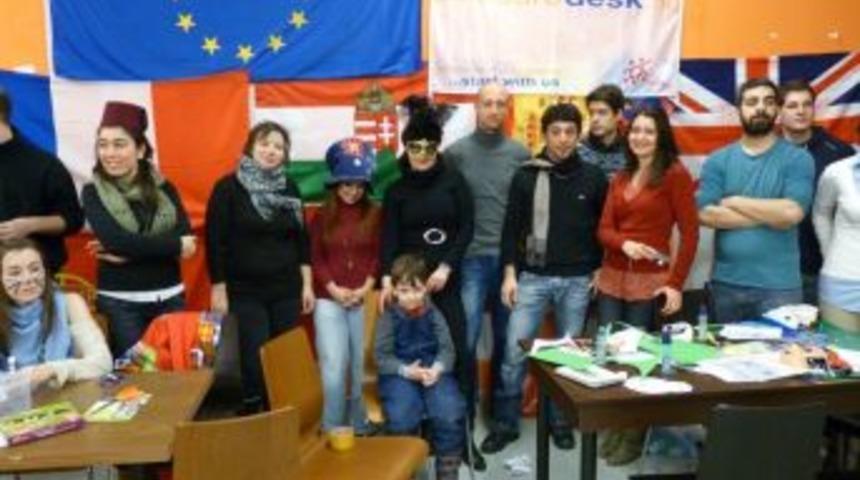 Adanalı gen&ccedil;ler k&uuml;lt&uuml;rleri keşfediyor