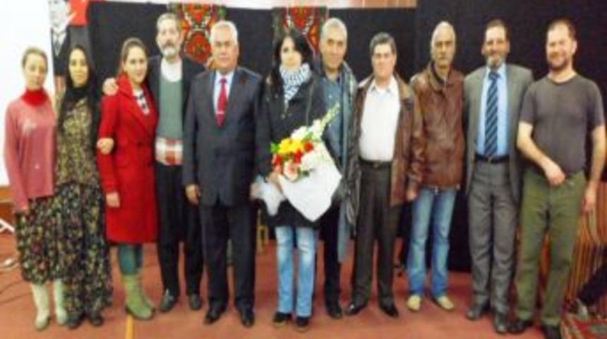 Sart'ta 'Unutulanlar ' oyunu sahnelendi