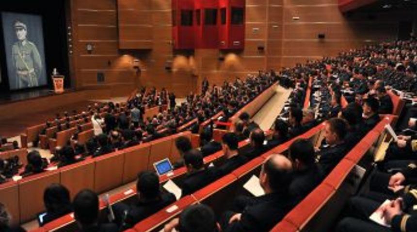 Cumhurbaşkanı G&uuml;l Harp Akademileri'nde