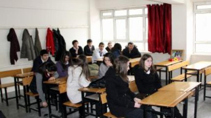 Sınav Heyecanına Kalbi Dayanmayan &Ouml;ğrencinin Sınıfında H&uuml;z&uuml;n