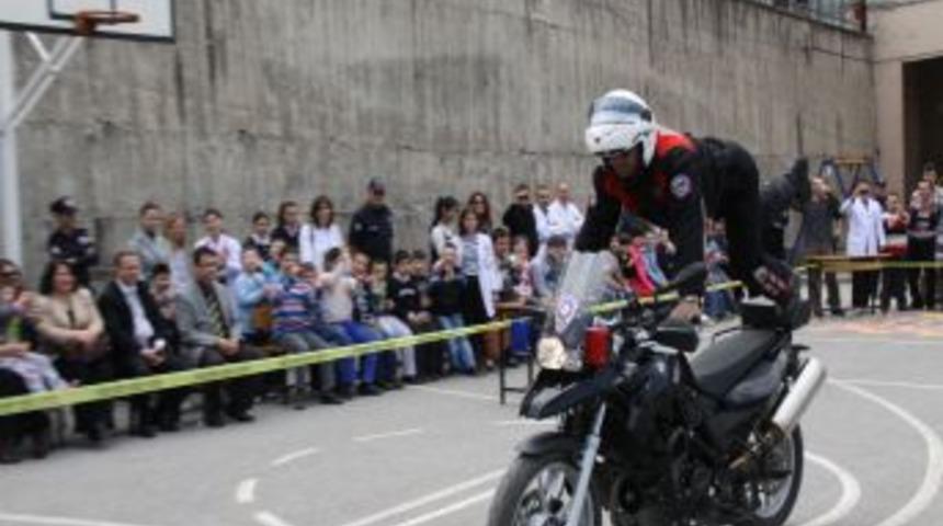Samsun polisi, zihinsel engelli &ccedil;ocuklara kendini anlattı