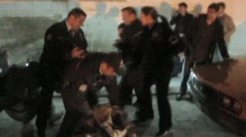 Polis'e Kimlik G&ouml;stermeyen Vatandaş Darp Edildi