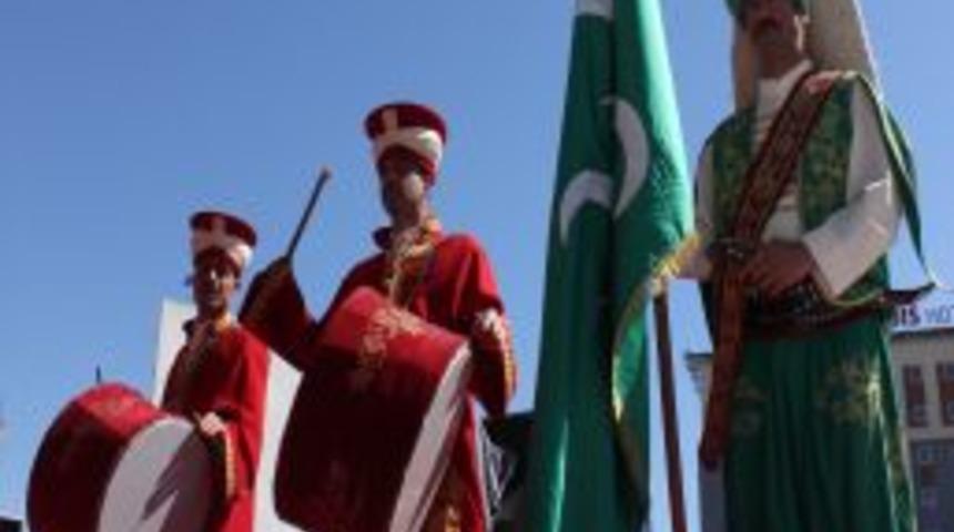 K&uuml;lt&uuml;r g&uuml;nleri Adanalıları kaynaştırdı