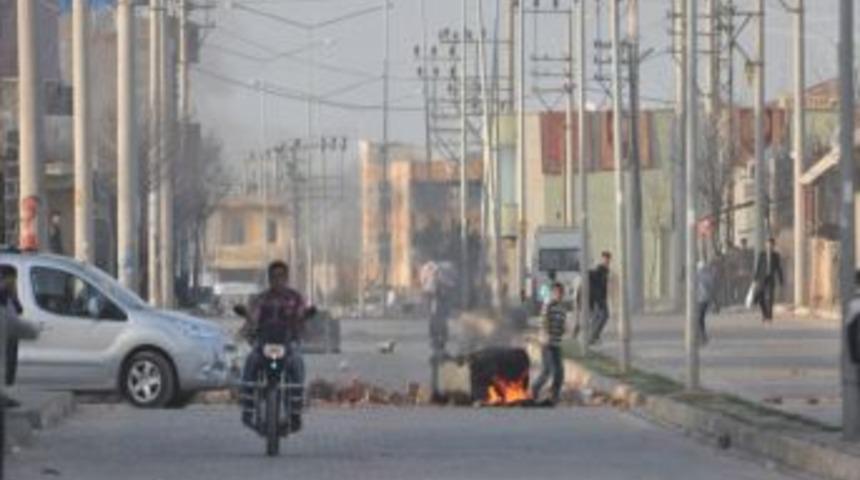 İdil&rsquo;de eylemciler depremzedelere saldırdı