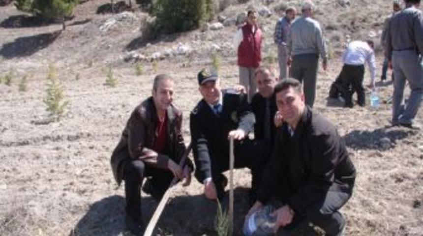 Emniyet M&uuml;d&uuml;rl&uuml;ğ&uuml; Burdur'daki hatıra ormanını b&uuml;y&uuml;t&uuml;yor