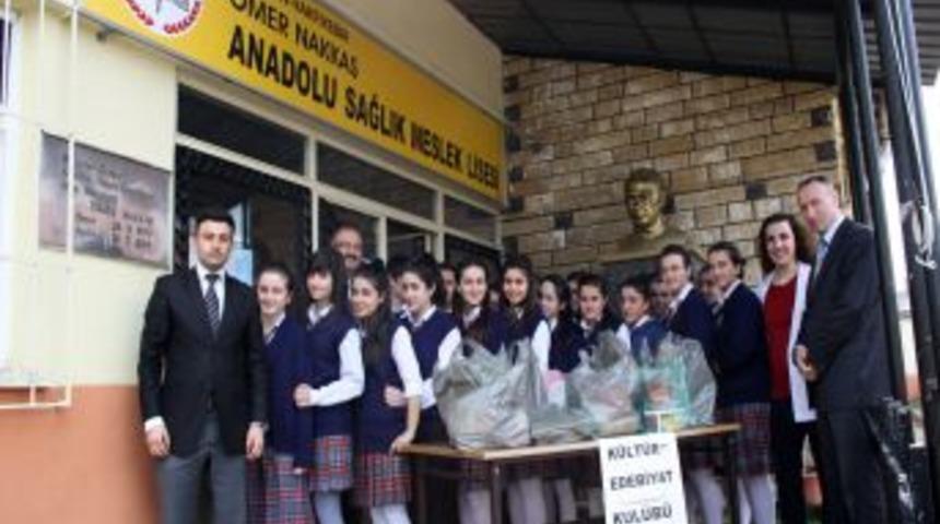 &Ouml;ğrencilerden fakir aileye bir aylık gıda yardımı