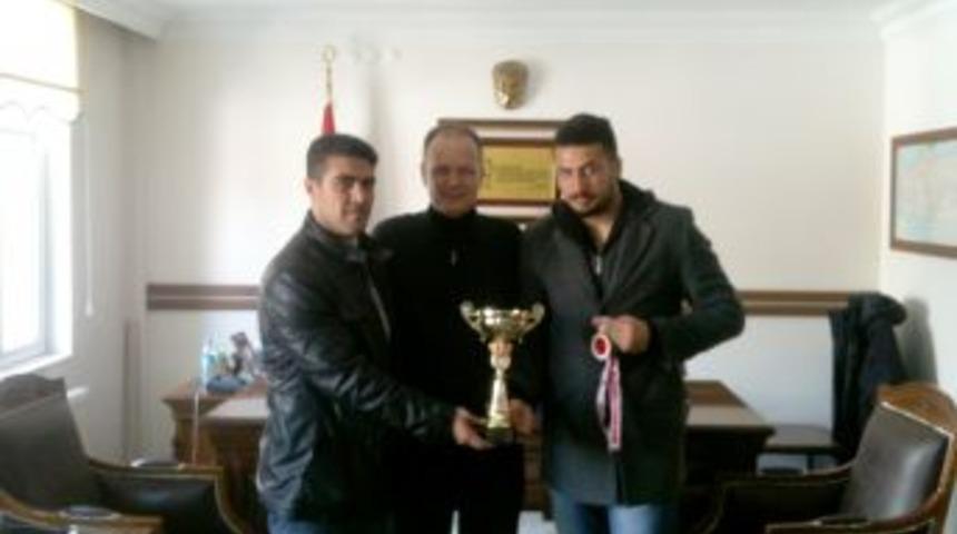 Kaymakam Yılmaz Milli Sporcuyu Makamında kabul etti