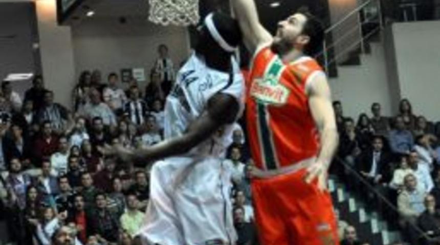 Banvit, deplasmanda Beşiktaş Milangaz'ı 64 - 61 mağlup etti