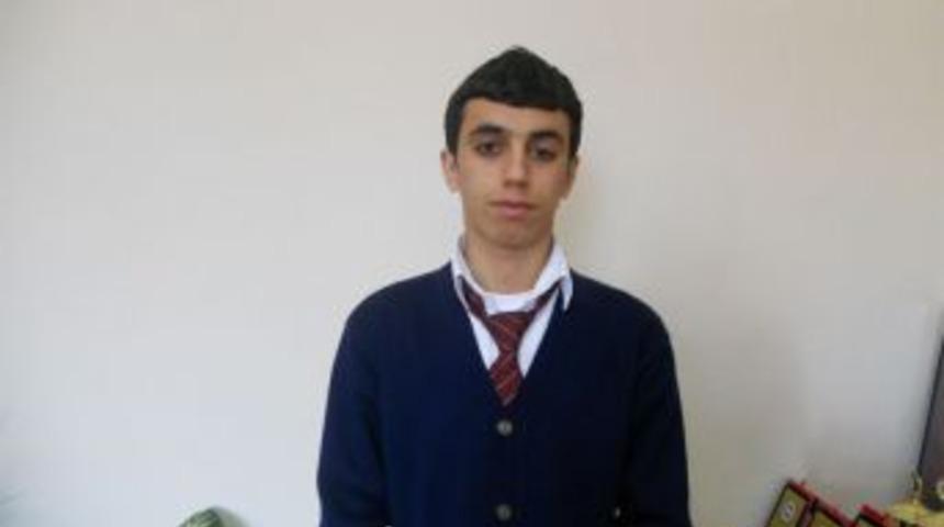 Başarı &uuml;st&uuml;ne başarı