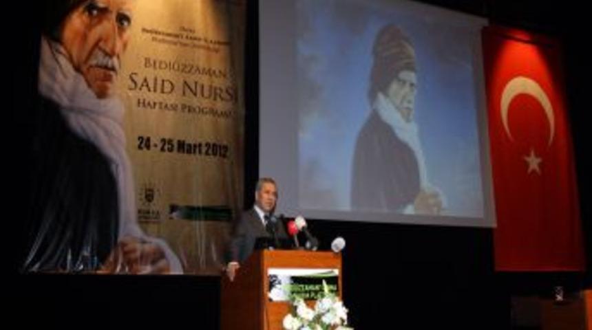 Arın&ccedil;: Bedi&uuml;zzaman Said Nursi bizi insan haline getirdi