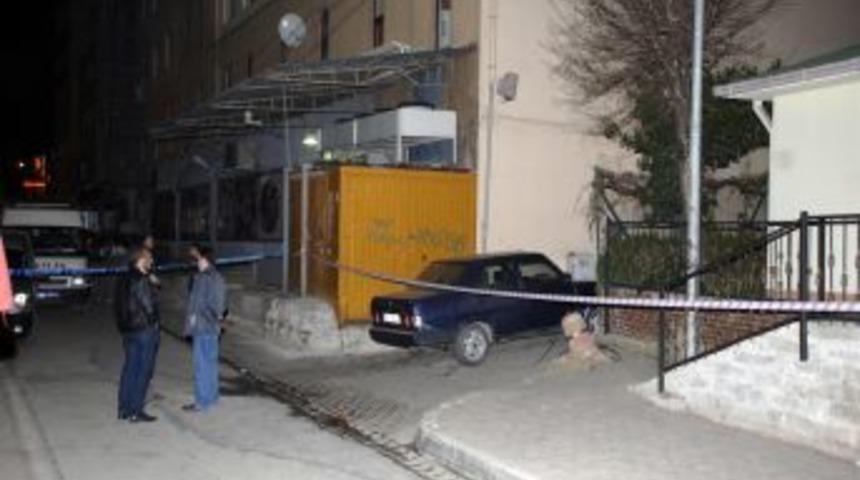 K&uuml;lt&uuml;r merkezi ve muhtarlık binası yakınında patlama