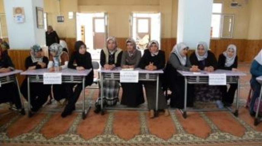 Kız Kur'an kurslarının bilgi yarışması &ccedil;ekişmeli ge&ccedil;ti