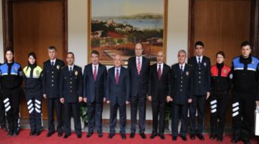 &Ccedil;i&ccedil;ek'ten Emniyet mensuplarına: Sizler sayesinde insanlarımız huzur i&ccedil;inde