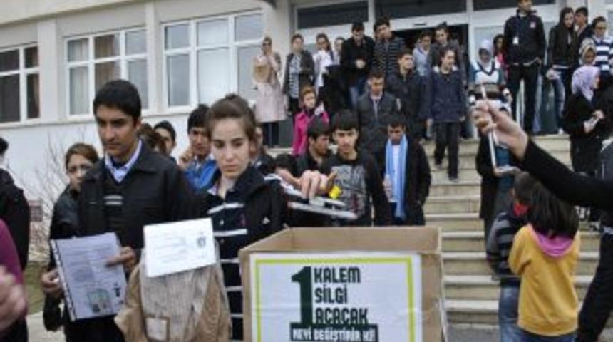 Sınav kalemlerini yoksul &ouml;ğrenciler i&ccedil;in topladılar