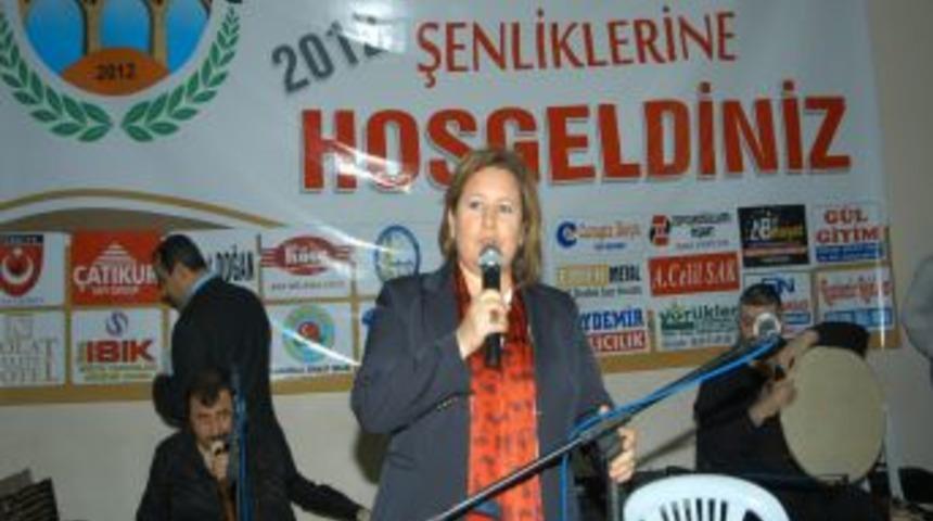 Orhan Hakalmaz Karaisalı şenliklerinde halkı coşturdu