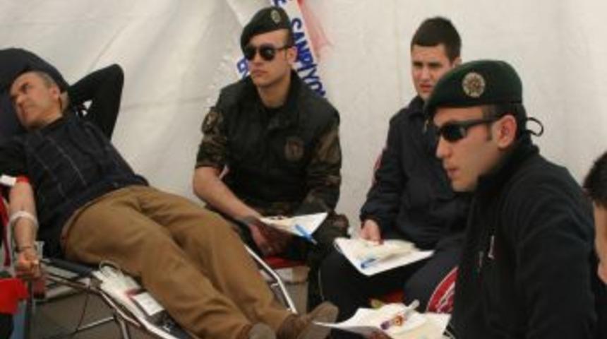 Şehit polis aileleri Siirt'te ağırlanıyor