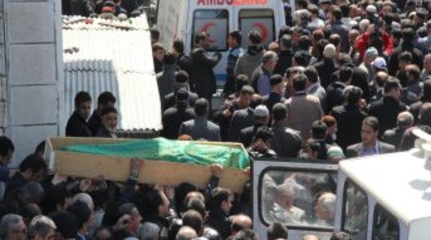 Tedaş İş&ccedil;ileri G&ouml;zyaşları Arasında Toprağa Verildi